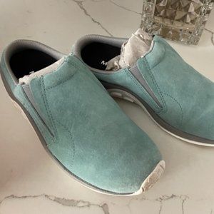 New In Box Merrell Jungle Slide size 7 Womens